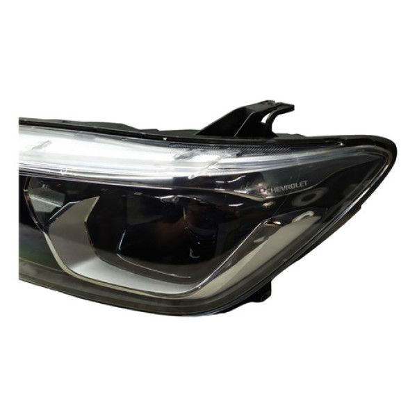 Farol Esquerdo Tracker 2020/2022 Recuperado Mínimo Detalhe